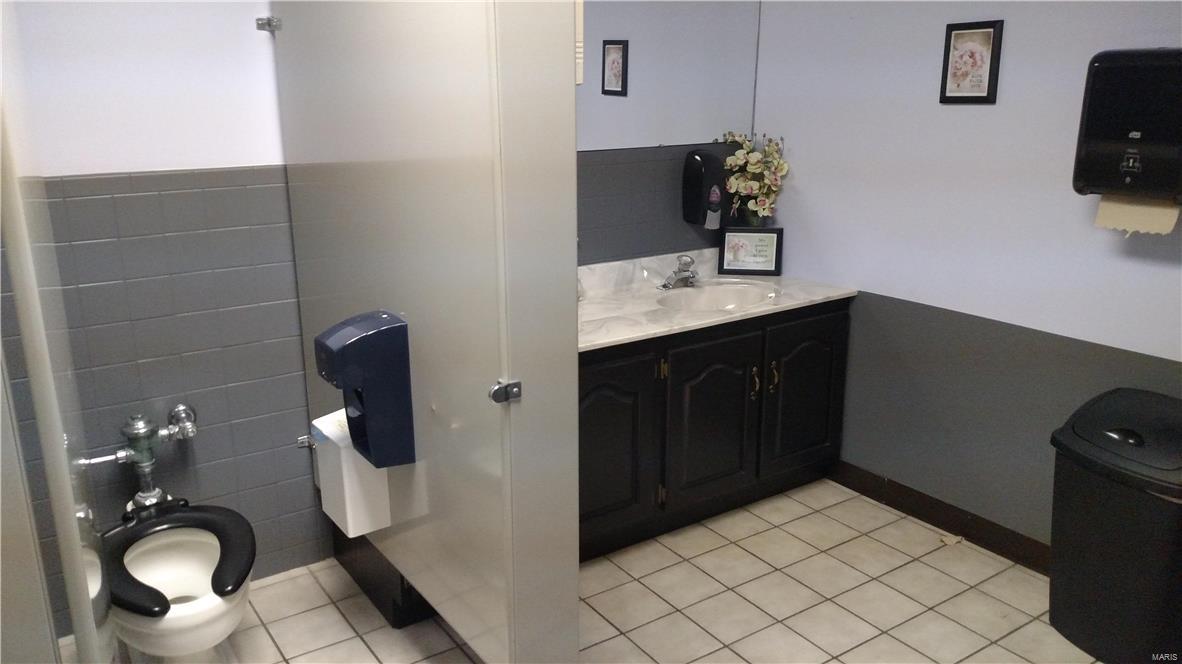 Steen & Cunninghams - Commercial Sale