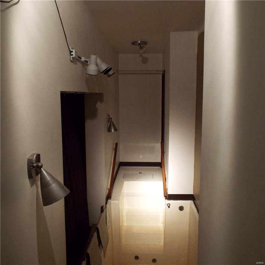 Steen & Cunninghams - Commercial Sale