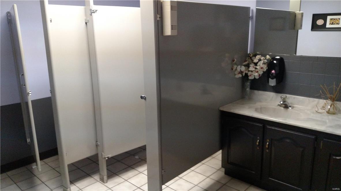 Steen & Cunninghams - Commercial Sale