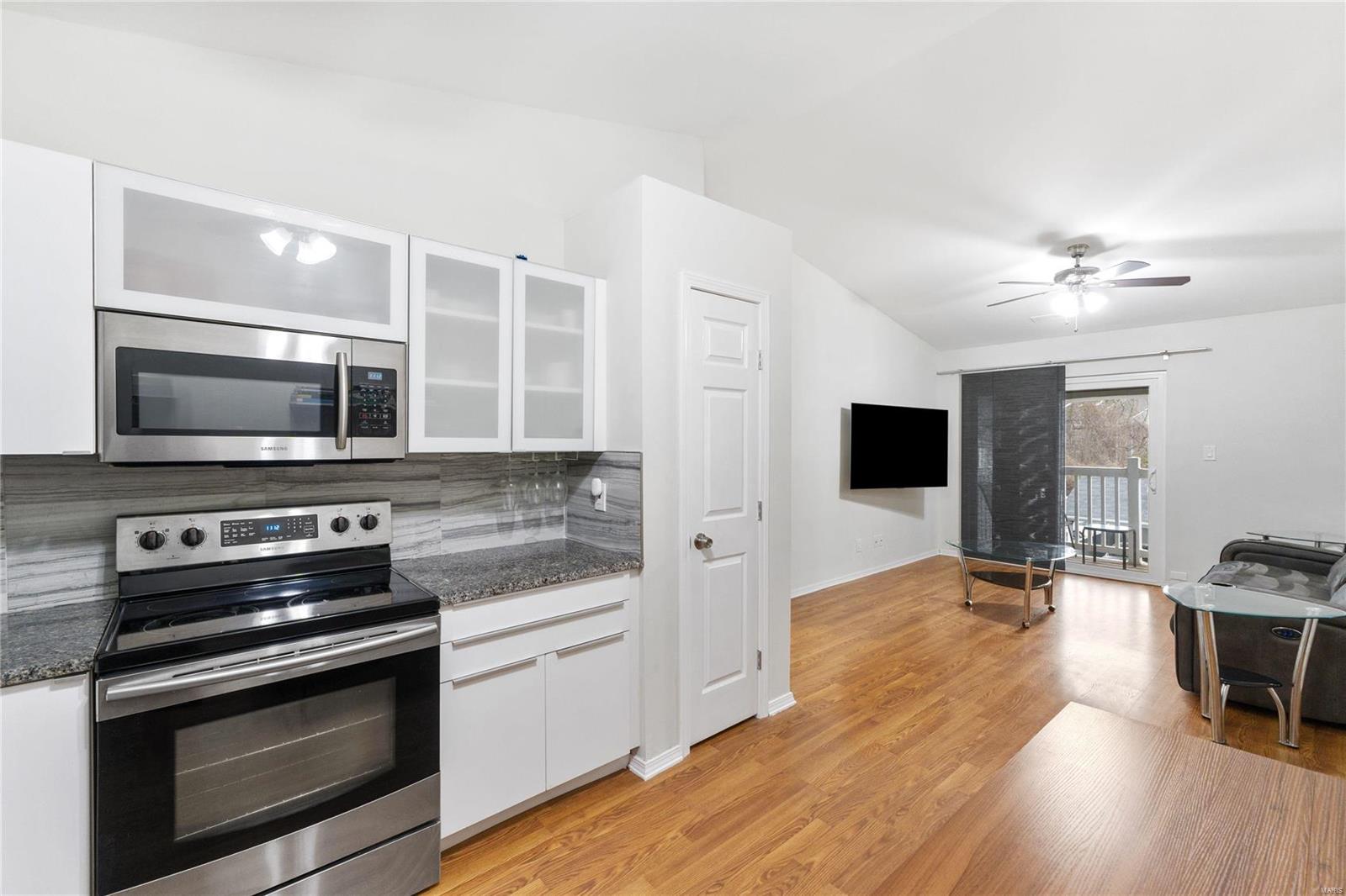 St Louis, Missouri 63146, United States, 2 Bedrooms Bedrooms, ,2 BathroomsBathrooms,Residential,Pending,24200