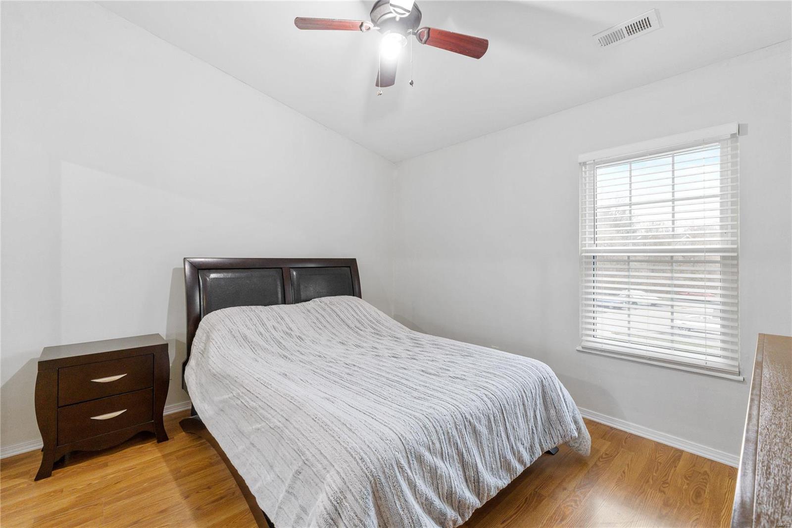 St Louis, Missouri 63146, United States, 2 Bedrooms Bedrooms, ,2 BathroomsBathrooms,Residential,Pending,24200