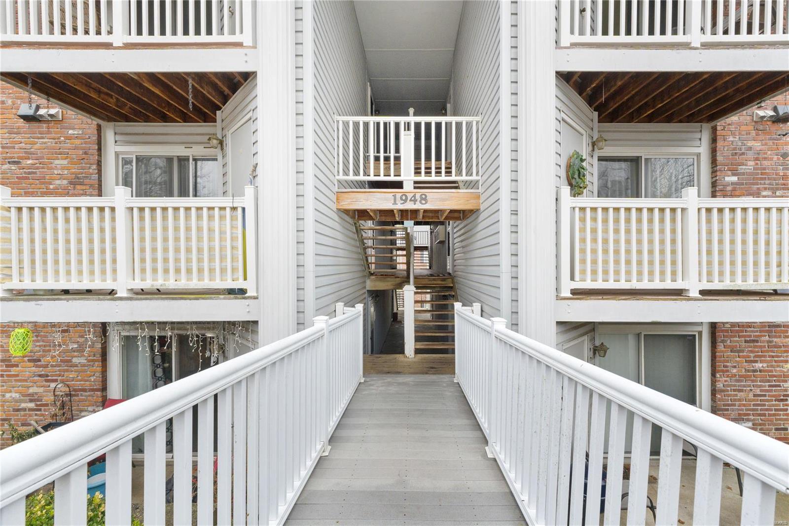 St Louis, Missouri 63146, United States, 2 Bedrooms Bedrooms, ,2 BathroomsBathrooms,Residential,Pending,24200