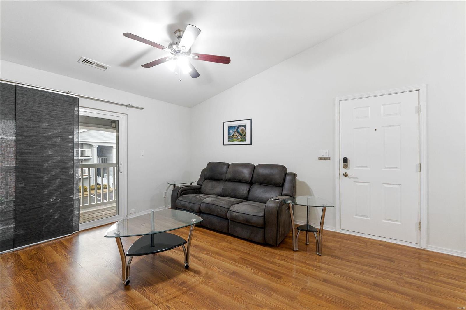 St Louis, Missouri 63146, United States, 2 Bedrooms Bedrooms, ,2 BathroomsBathrooms,Residential,Pending,24200