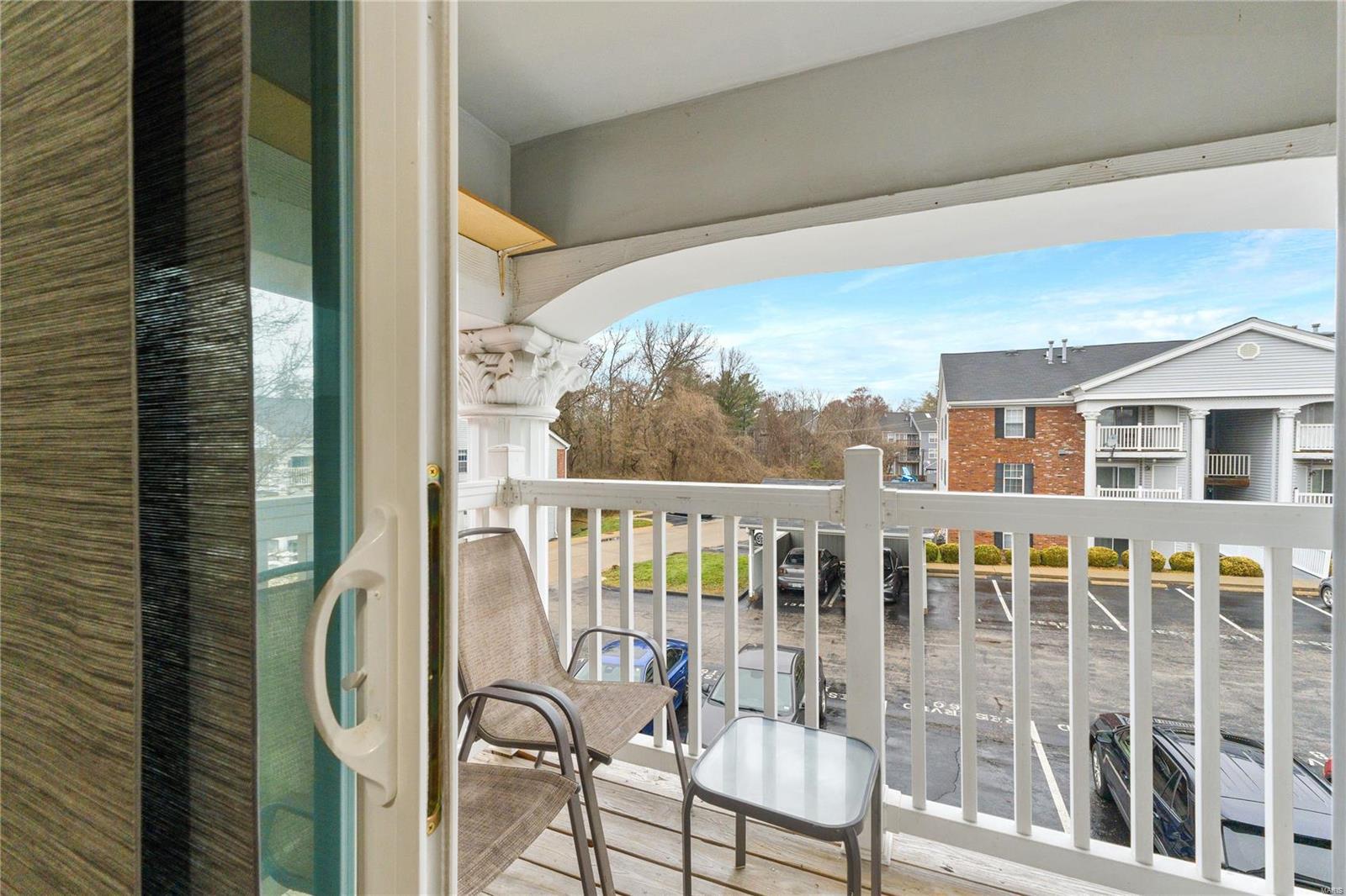 St Louis, Missouri 63146, United States, 2 Bedrooms Bedrooms, ,2 BathroomsBathrooms,Residential,Pending,24200