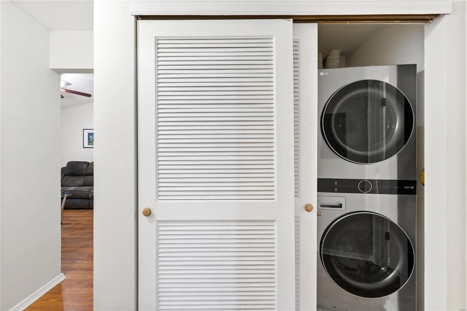 St Louis, Missouri 63146, United States, 2 Bedrooms Bedrooms, ,2 BathroomsBathrooms,Residential,Pending,24200