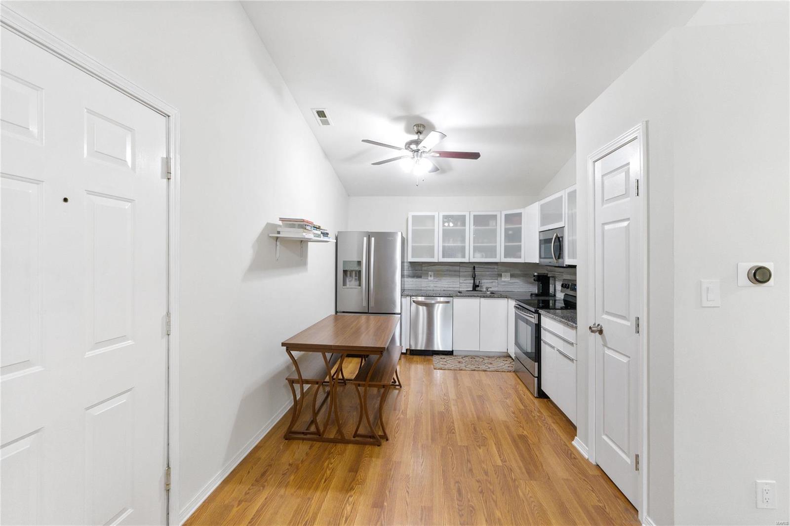 St Louis, Missouri 63146, United States, 2 Bedrooms Bedrooms, ,2 BathroomsBathrooms,Residential,Pending,24200