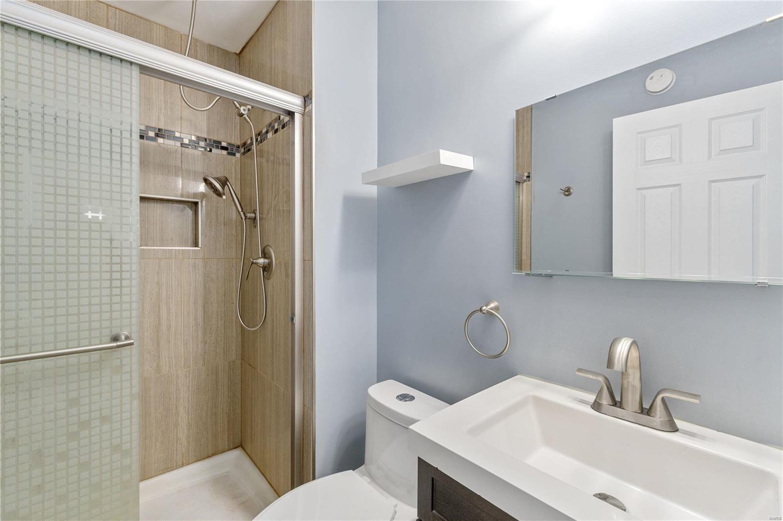 St Louis, Missouri 63146, United States, 2 Bedrooms Bedrooms, ,2 BathroomsBathrooms,Residential,Pending,24200