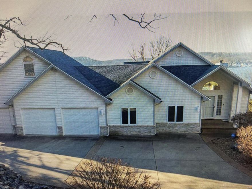 BEAUTIFUL LAKE FRONT HOME LOCATED IN FOUR SEASONS !!  5 BEDROOMS, FINISHED BASEMENT, BONUS ROOM-BEDROOM ON SUITE ABOVE GARAGE W/WALK IN CLOSET, LARGE MASTER W/JETTED TUB & SHOWER, LOWER LEVEL FAMILY RECREATION AREA, 2 BEDROOMS, HOME OFFICE,  MAIN LEVEL LIVING ROOM W/VAULTED CEILINGS, WOOD FIREPLACE, GRANITE COUNTERS. LARGE DECKS FOR ENTERTAINING,  AMAZING LAKE VIEWS.   DOCK INCLUDED W/LIFTS