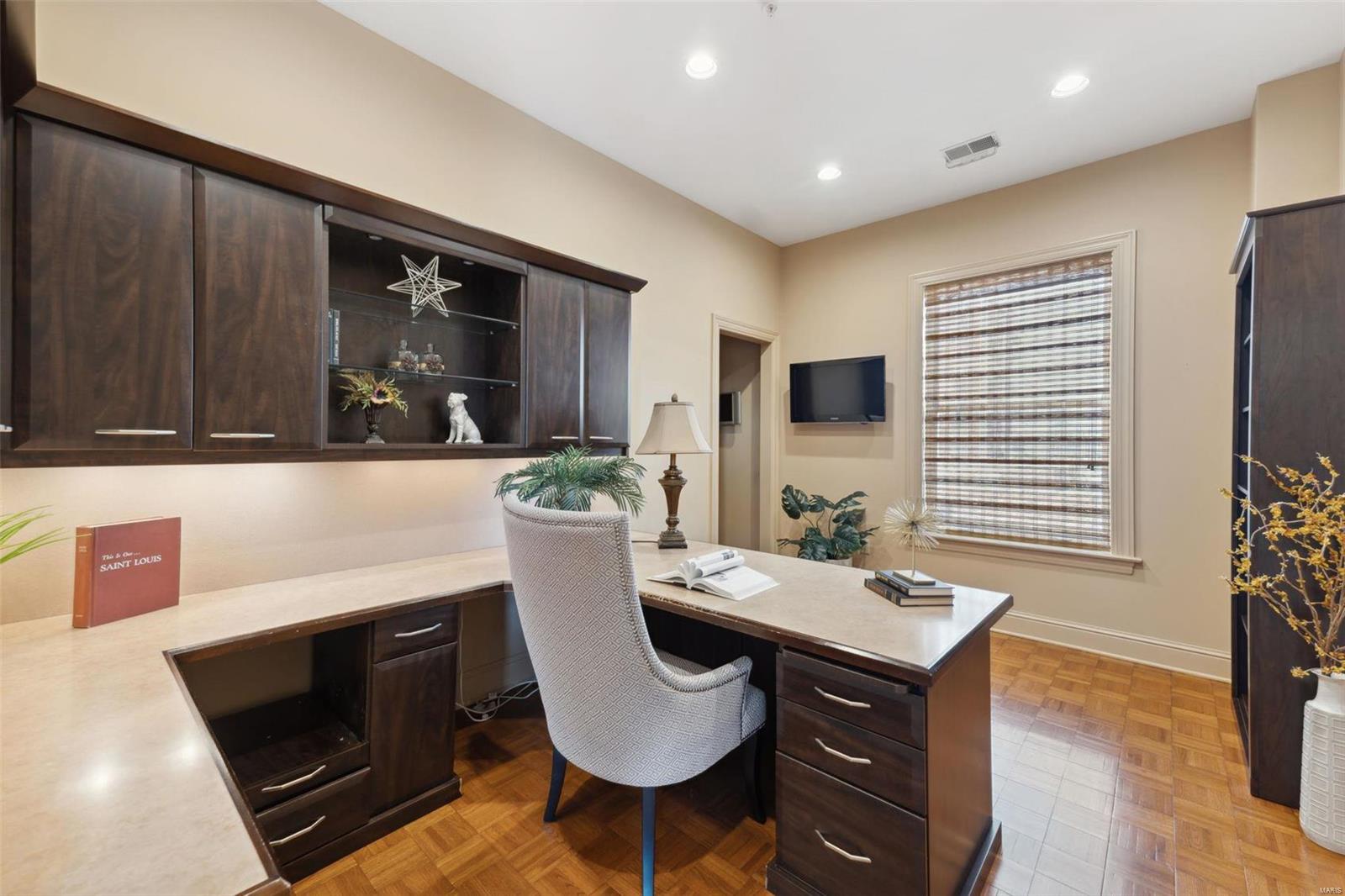 Residence at 800 S Hanley A Condominium - Residential