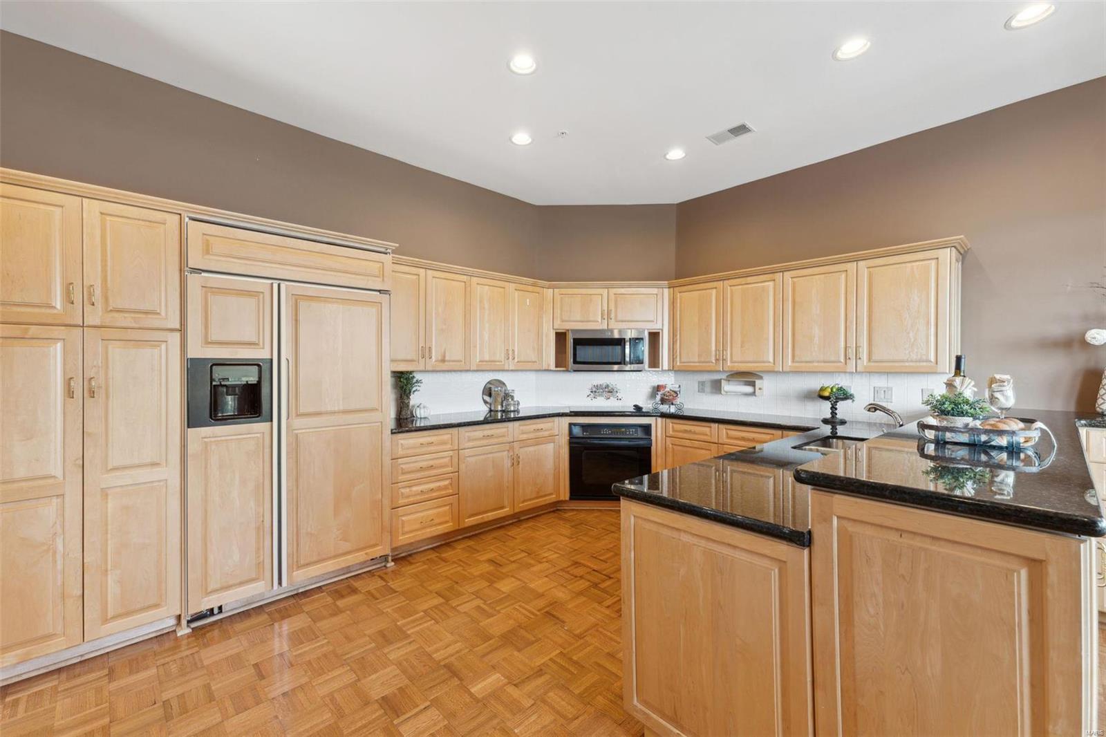 Residence at 800 S Hanley A Condominium - Residential