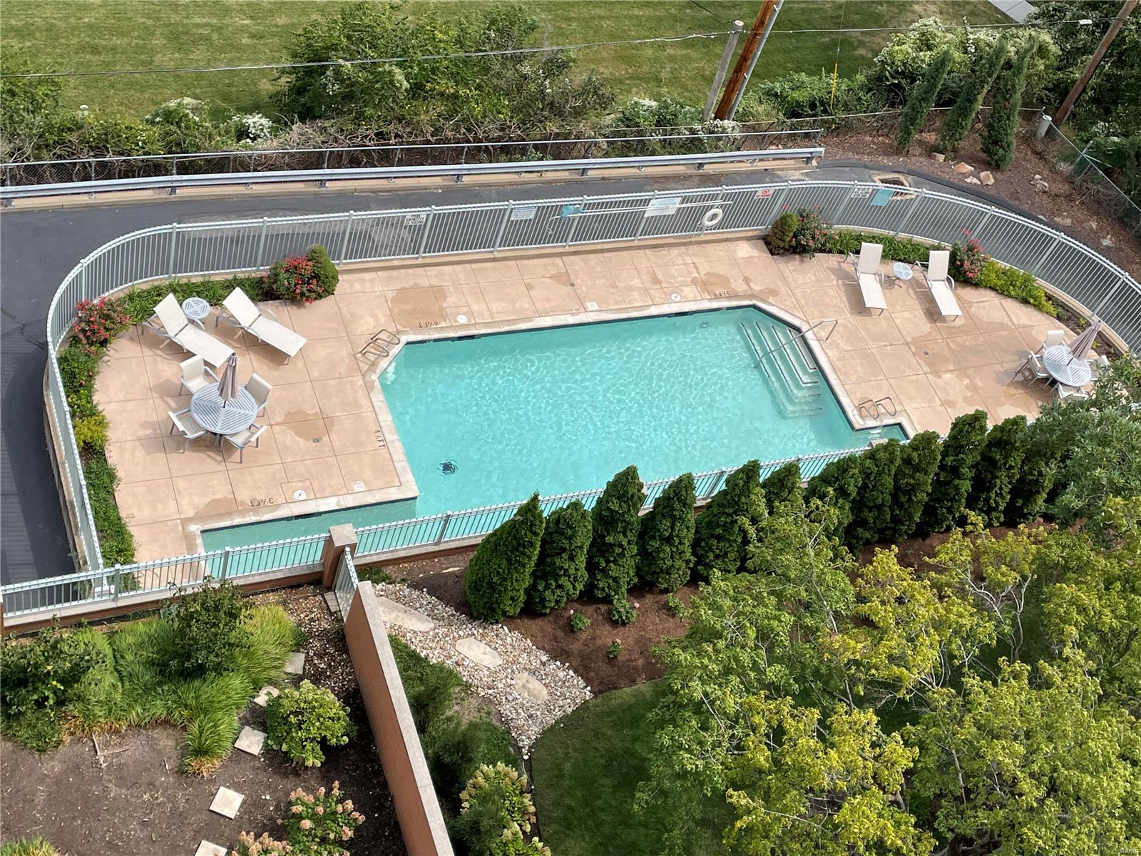 Residence at 800 S Hanley A Condominium - Residential