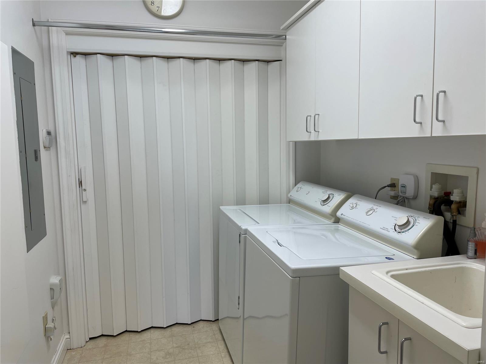 Residence at 800 S Hanley A Condominium - Residential