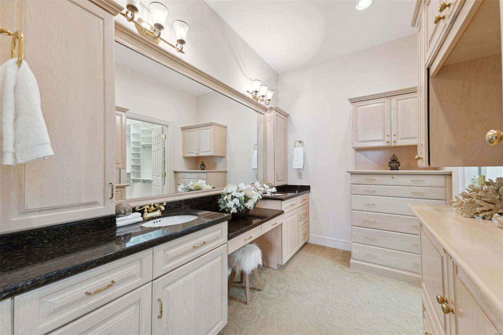 Residence at 800 S Hanley A Condominium - Residential