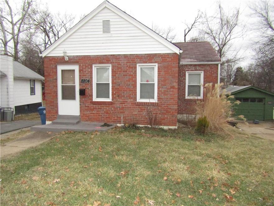 Recently updated and ready to move in! Cute little bungalow close to public transportation, and highways!
Must have a look inside!