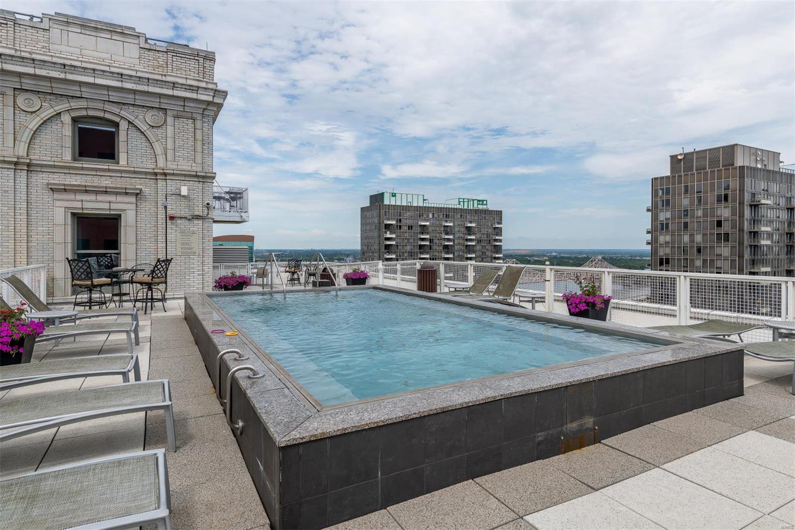 Marquette Bldg Upper Residl - Residential