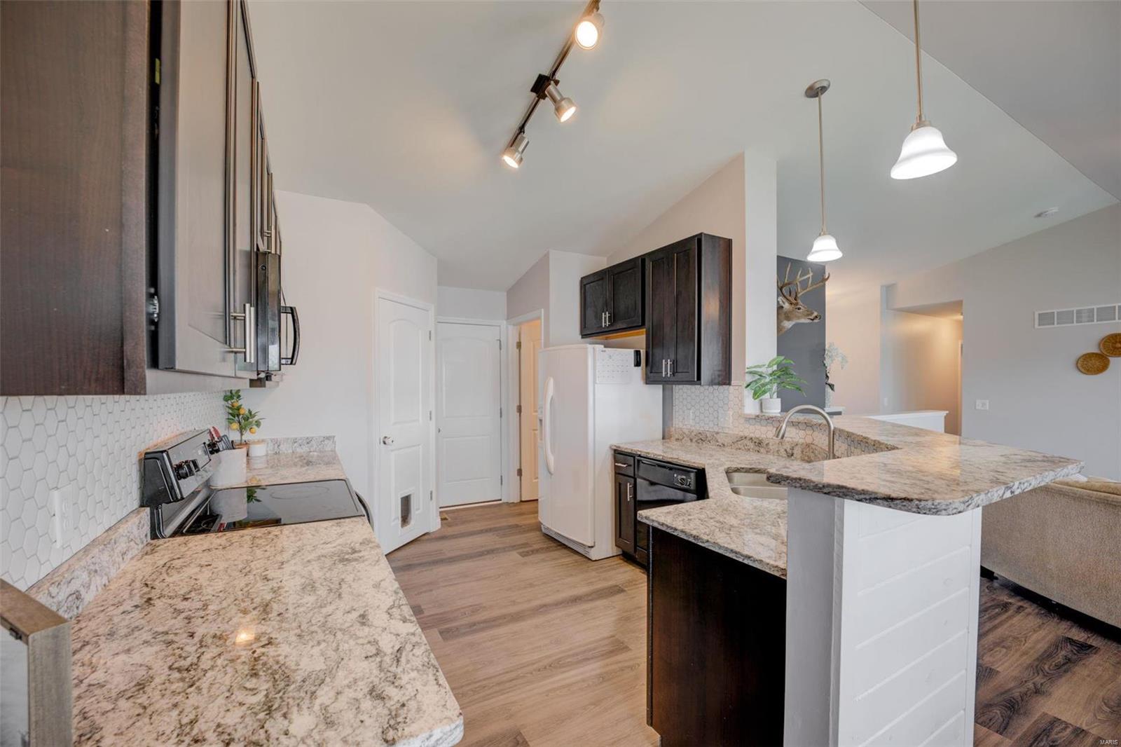 Falcons Crest - Residential