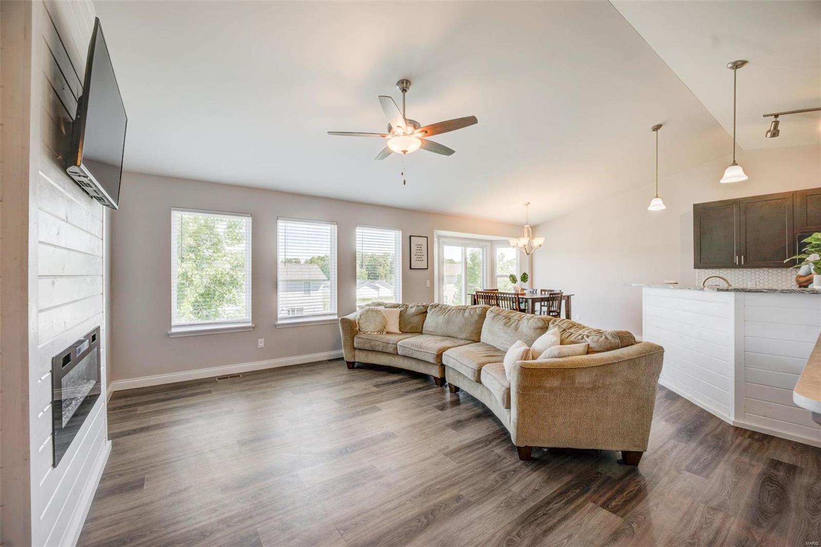 Falcons Crest - Residential