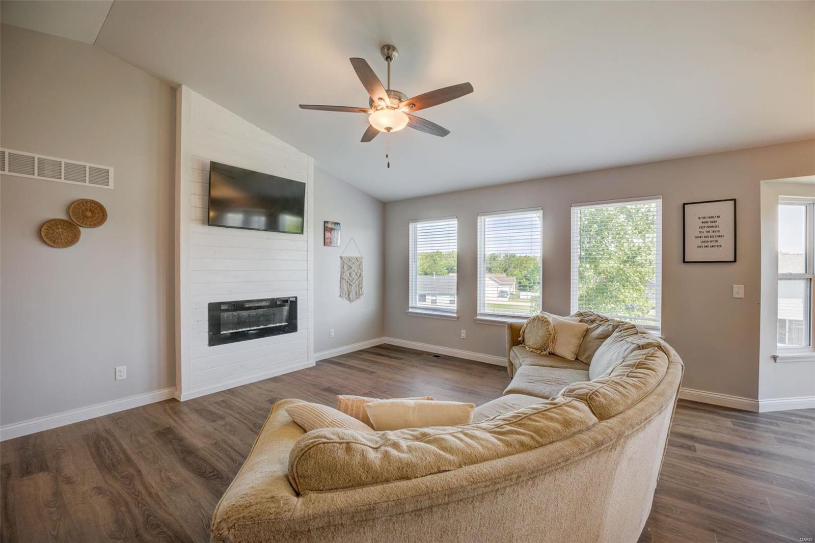 Falcons Crest - Residential