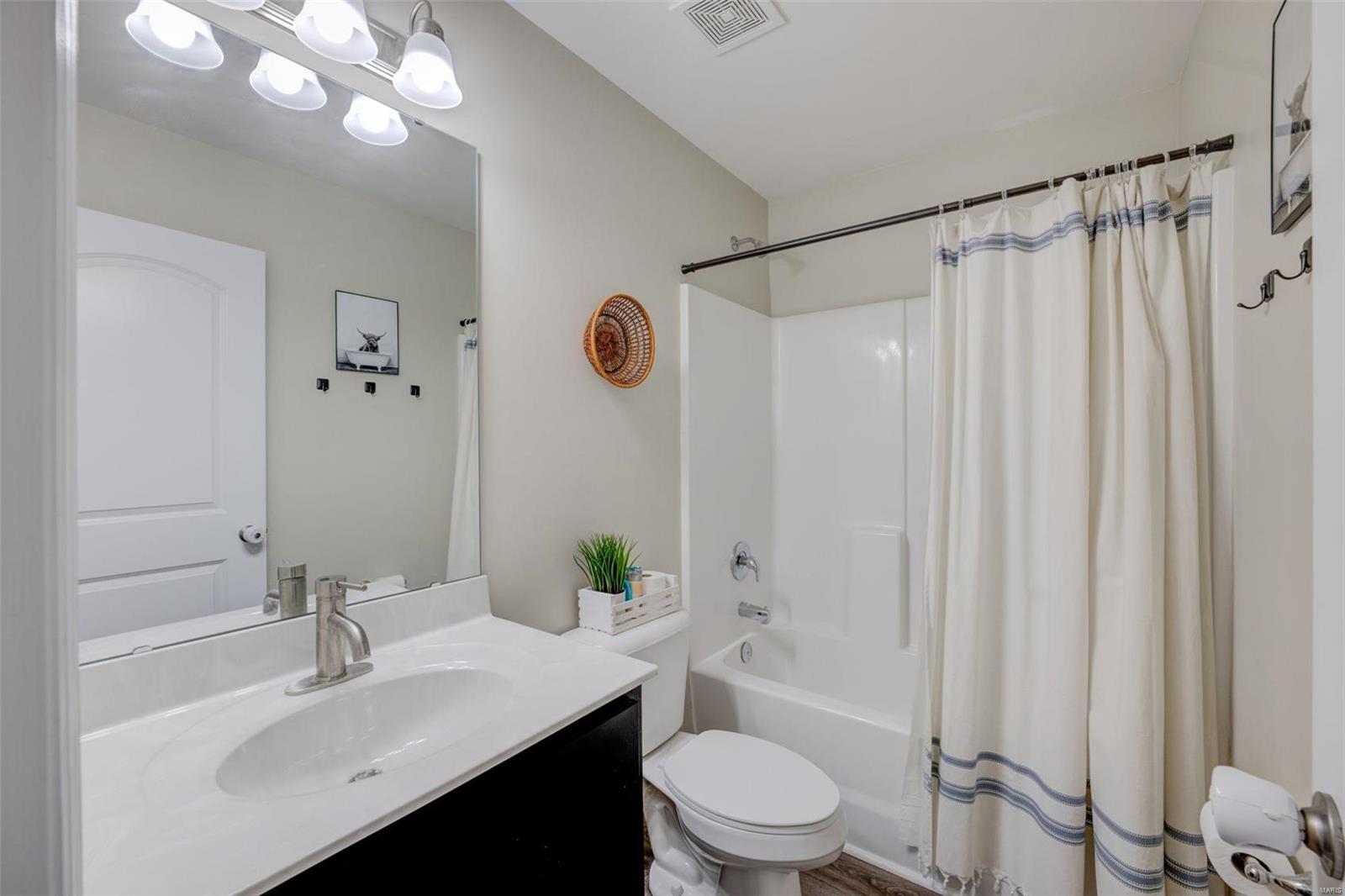 Falcons Crest - Residential