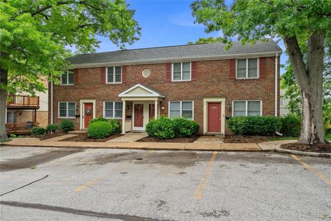 Condominium in St Louis MO 9053 West Swan Circle Circle.jpg