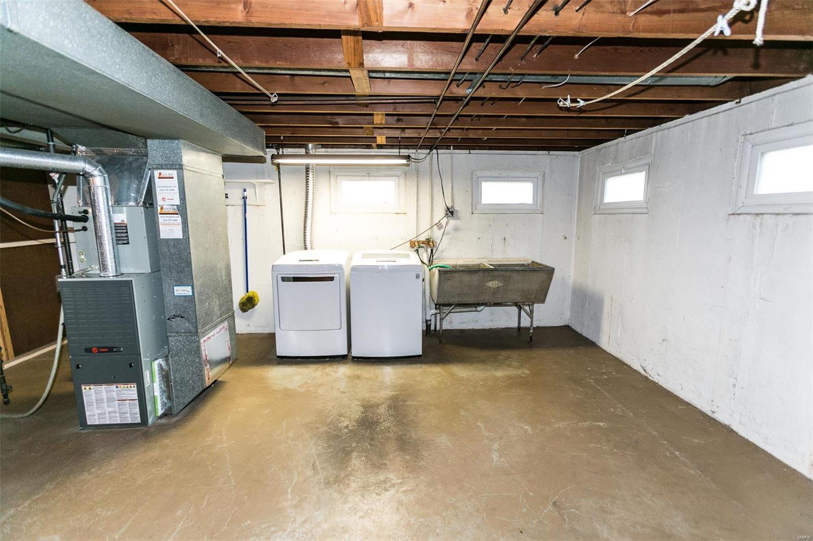 Florissant, Missouri 63033, United States, 3 Bedrooms Bedrooms, ,2 BathroomsBathrooms,Residential,Pending,25675