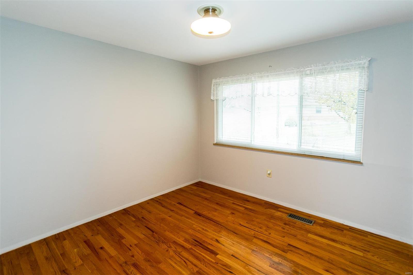 Florissant, Missouri 63033, United States, 3 Bedrooms Bedrooms, ,2 BathroomsBathrooms,Residential,Pending,25675