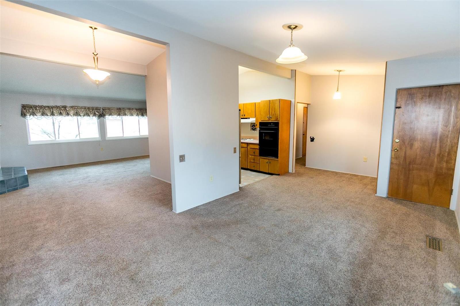 Florissant, Missouri 63033, United States, 3 Bedrooms Bedrooms, ,2 BathroomsBathrooms,Residential,Pending,25675