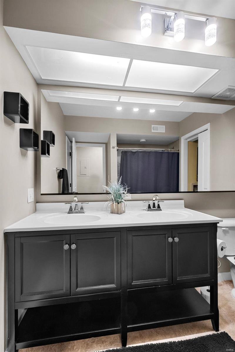 Arrowhead Condo Fourth Amd - Residential