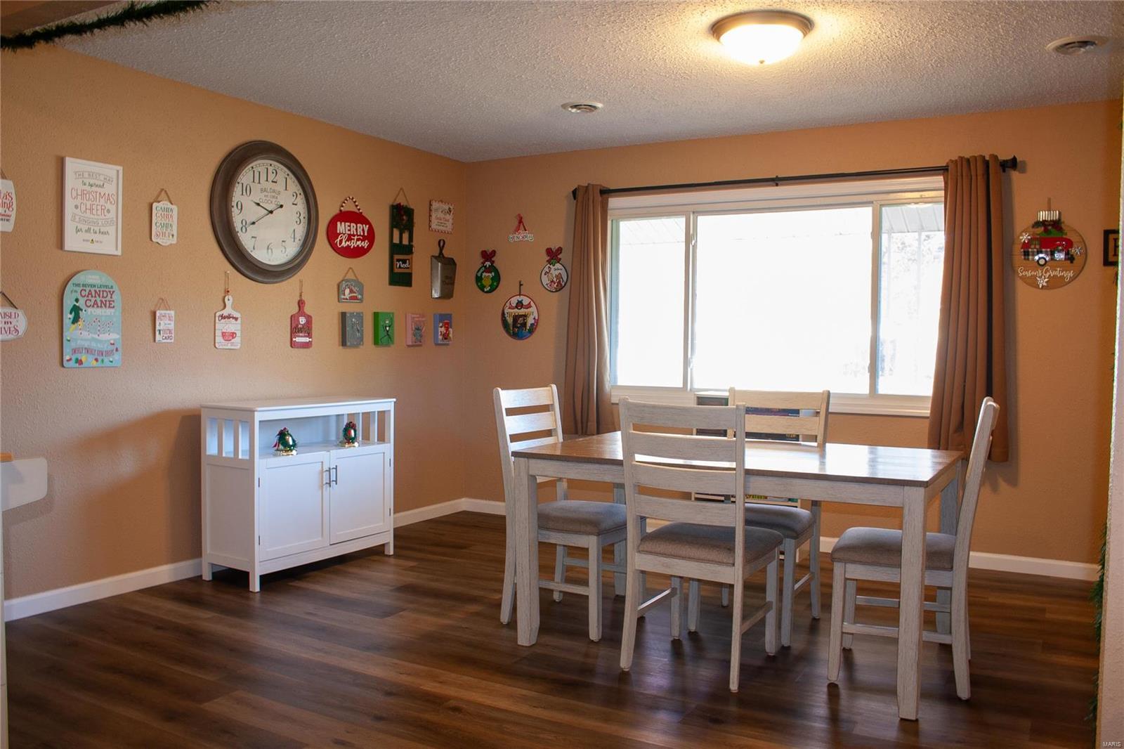 Wood River, Illinois 62095, United States, 2 Bedrooms Bedrooms, ,1 BathroomBathrooms,Residential,Pending,30381