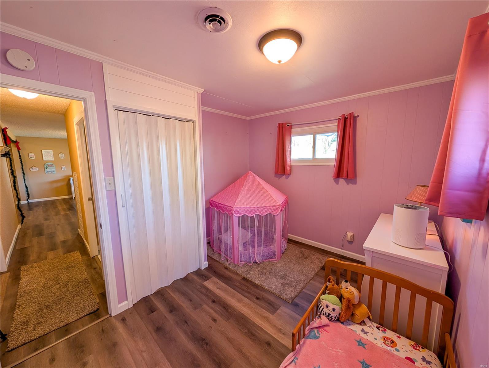 Wood River, Illinois 62095, United States, 2 Bedrooms Bedrooms, ,1 BathroomBathrooms,Residential,Pending,30381
