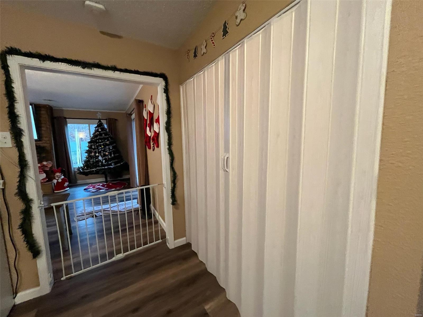 Wood River, Illinois 62095, United States, 2 Bedrooms Bedrooms, ,1 BathroomBathrooms,Residential,Pending,30381