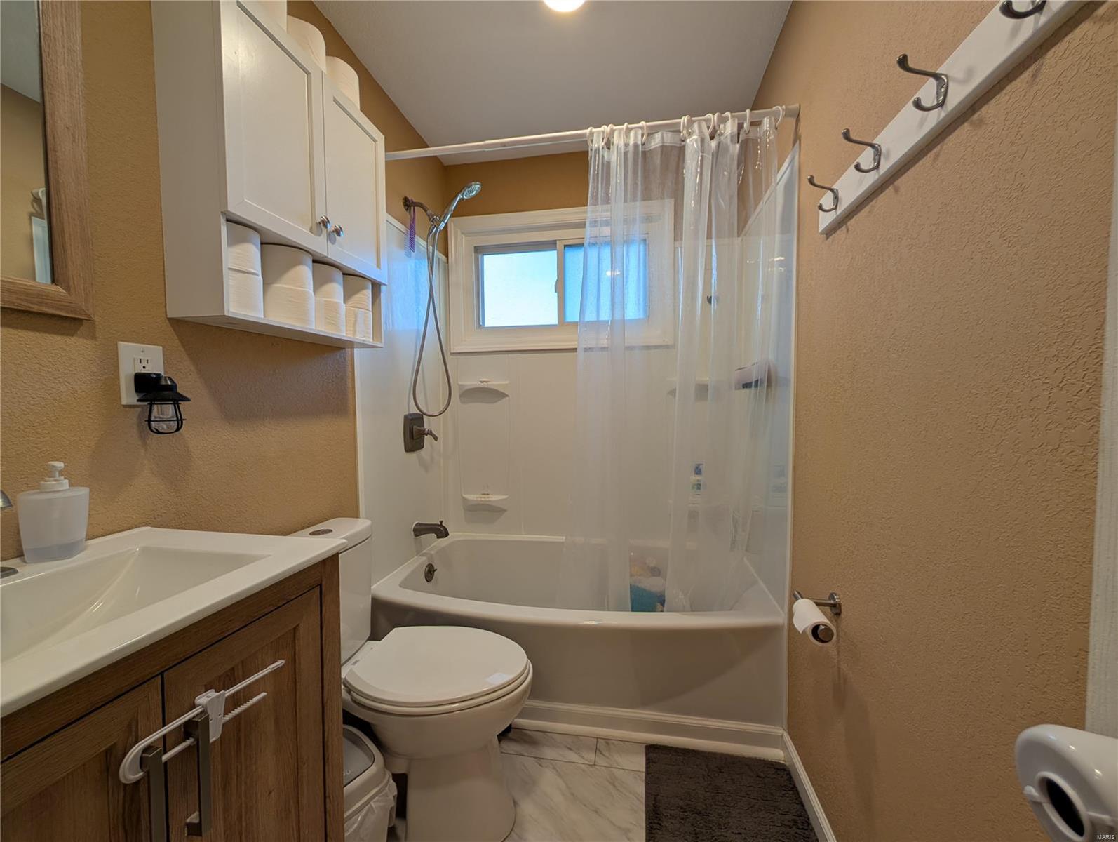 Wood River, Illinois 62095, United States, 2 Bedrooms Bedrooms, ,1 BathroomBathrooms,Residential,Pending,30381
