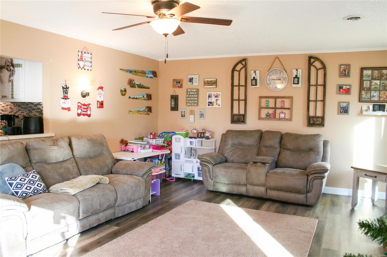 Wood River, Illinois 62095, United States, 2 Bedrooms Bedrooms, ,1 BathroomBathrooms,Residential,Pending,30381