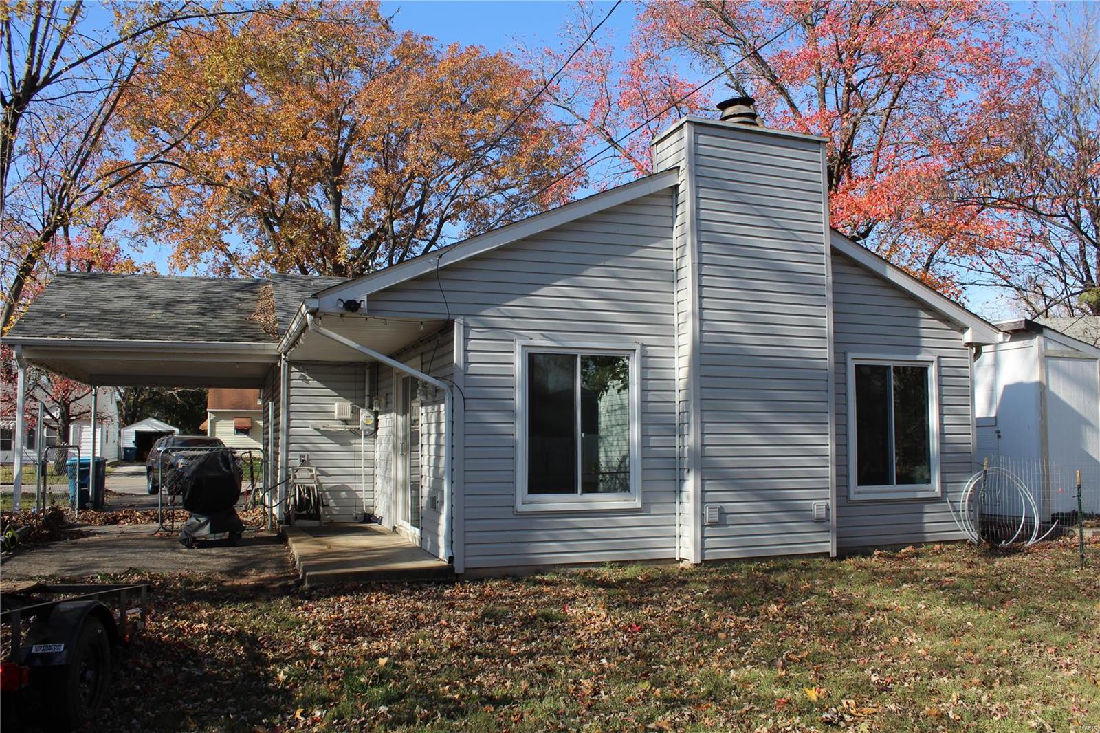 Wood River, Illinois 62095, United States, 2 Bedrooms Bedrooms, ,1 BathroomBathrooms,Residential,Pending,30381