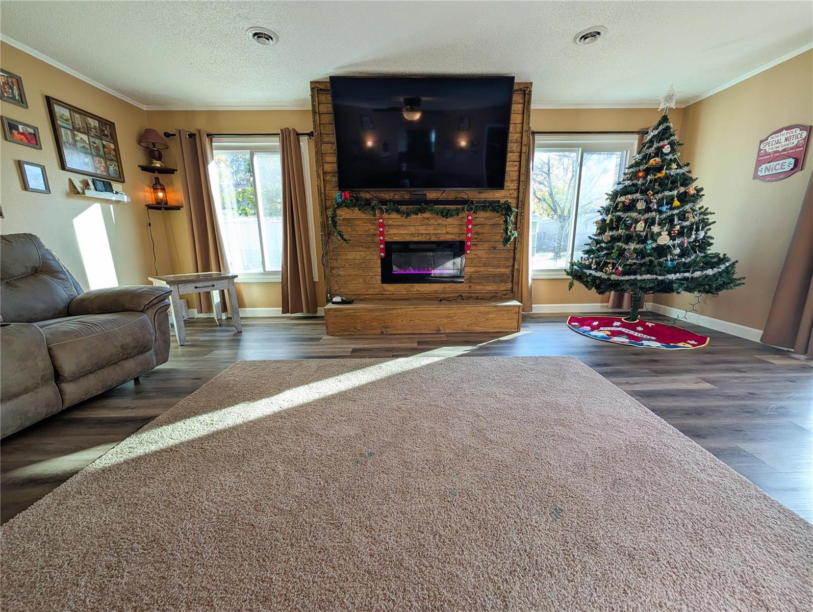 Wood River, Illinois 62095, United States, 2 Bedrooms Bedrooms, ,1 BathroomBathrooms,Residential,Pending,30381
