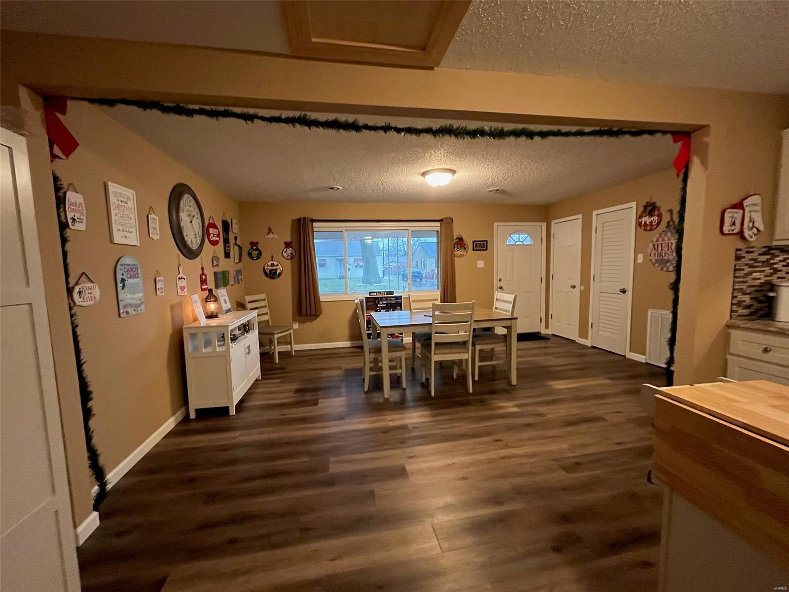 Wood River, Illinois 62095, United States, 2 Bedrooms Bedrooms, ,1 BathroomBathrooms,Residential,Pending,30381