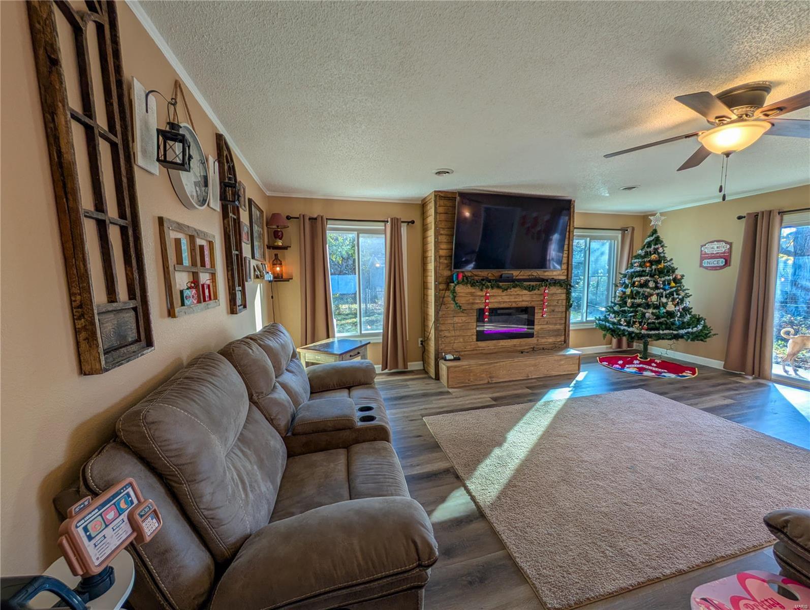 Wood River, Illinois 62095, United States, 2 Bedrooms Bedrooms, ,1 BathroomBathrooms,Residential,Pending,30381