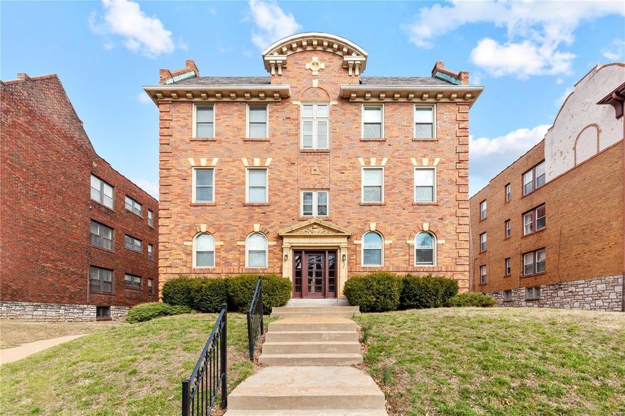 Stunning 6 family located in the historic Moorlands neighborhood just blocks away from downtown Clayton. Completely renovated and redesigned with open floor plan, large bedrooms and closets. The finishes in these units are exquisite! With quartz countertops and beautifully refinished hardwood floors. Updated infrastructure as well with new electric, plumbing and HVAC system. Surrounded by beautiful homes and multi-family apartments. Conveniently located near highways 40/64 and 170 this turnkey property will be a great money maker for any Investor looking to own a piece of the pie in one of the top zip codes in St. Louis!
Call me for questions and appointments. Qualified buyers only allowed to view. -See Supplements for additional information-