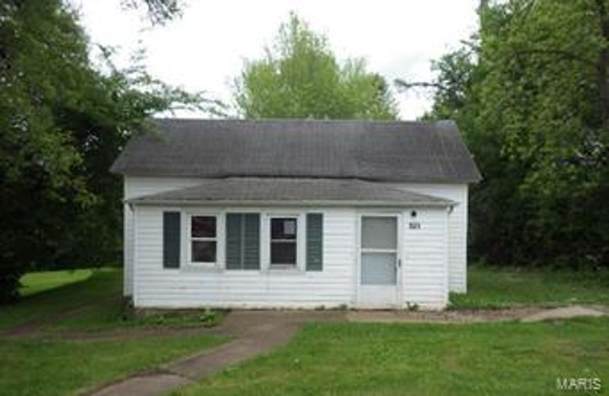 Don't miss this spacious 2 bedroom 1 bathroom home with over 1,100 square feet!  Home features large eat-in kitchen, carpet  throughout, and large level lot!  This home is waiting for your finishing touches!! HUD acquired property. All purchasers welcome to bid. Open to all purchasers without preference after bid deadline. Property being sold as is. All utilities are turned OFF. Please use discretion when showing and bring a flashlight. SpecialListingConditions: Foreclosure