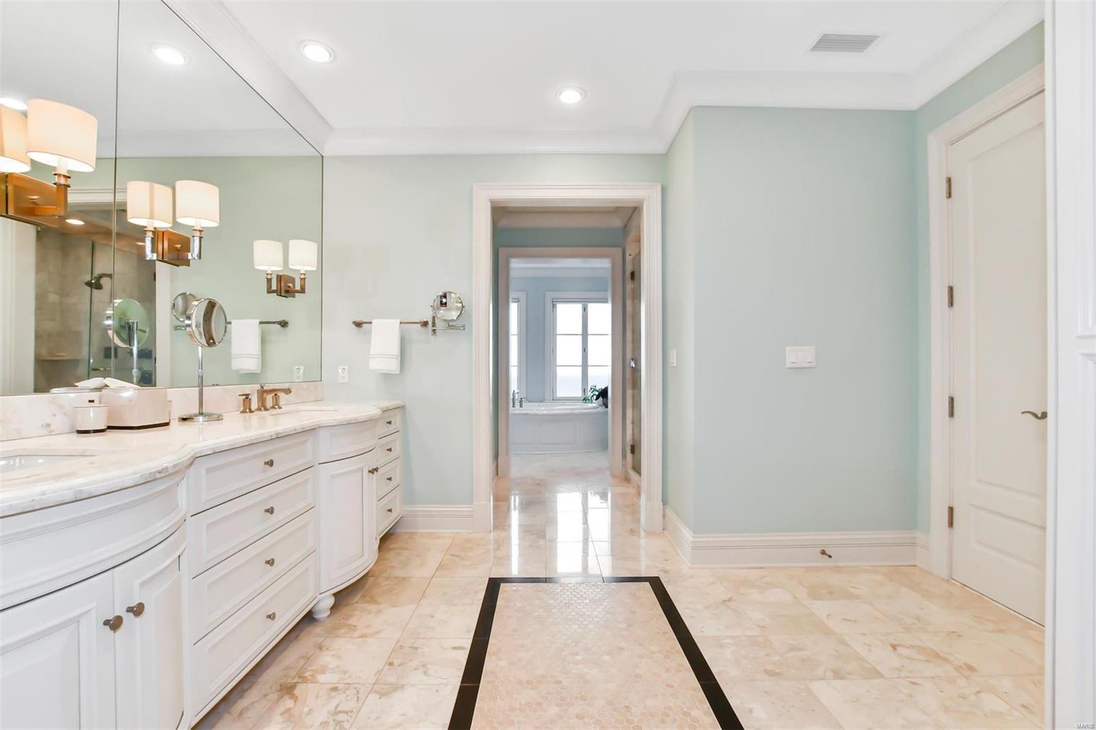 Plaza In Clayton A Condo The - Residential