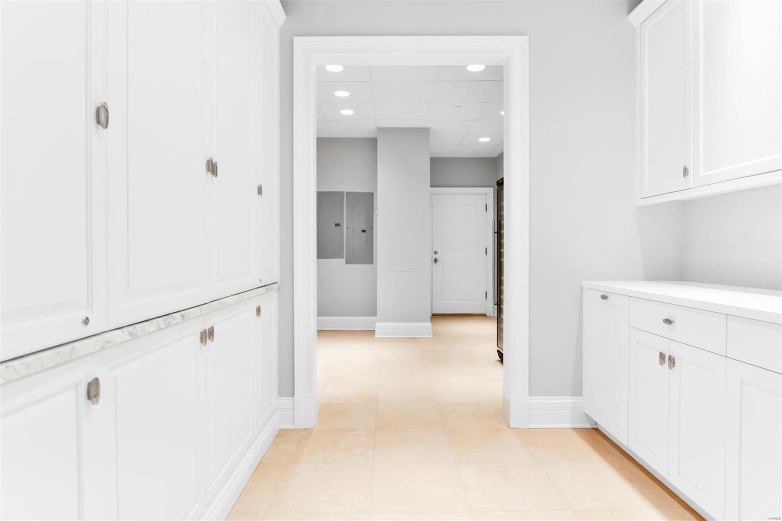 Plaza In Clayton A Condo The - Residential