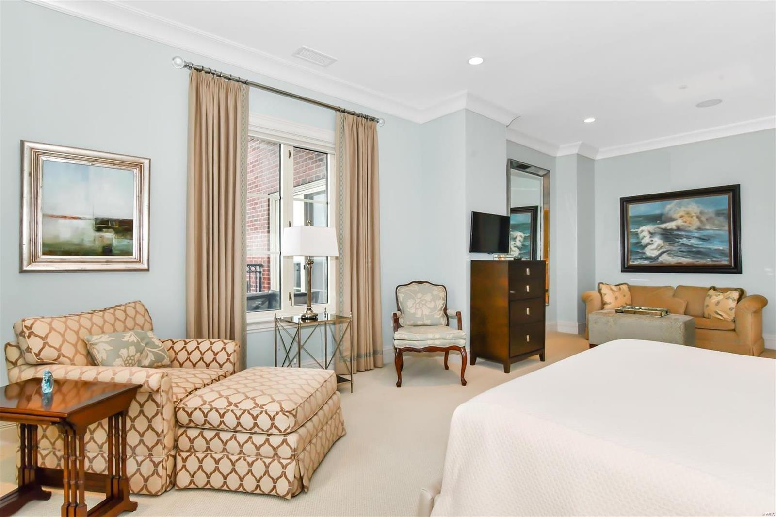 Plaza In Clayton A Condo The - Residential