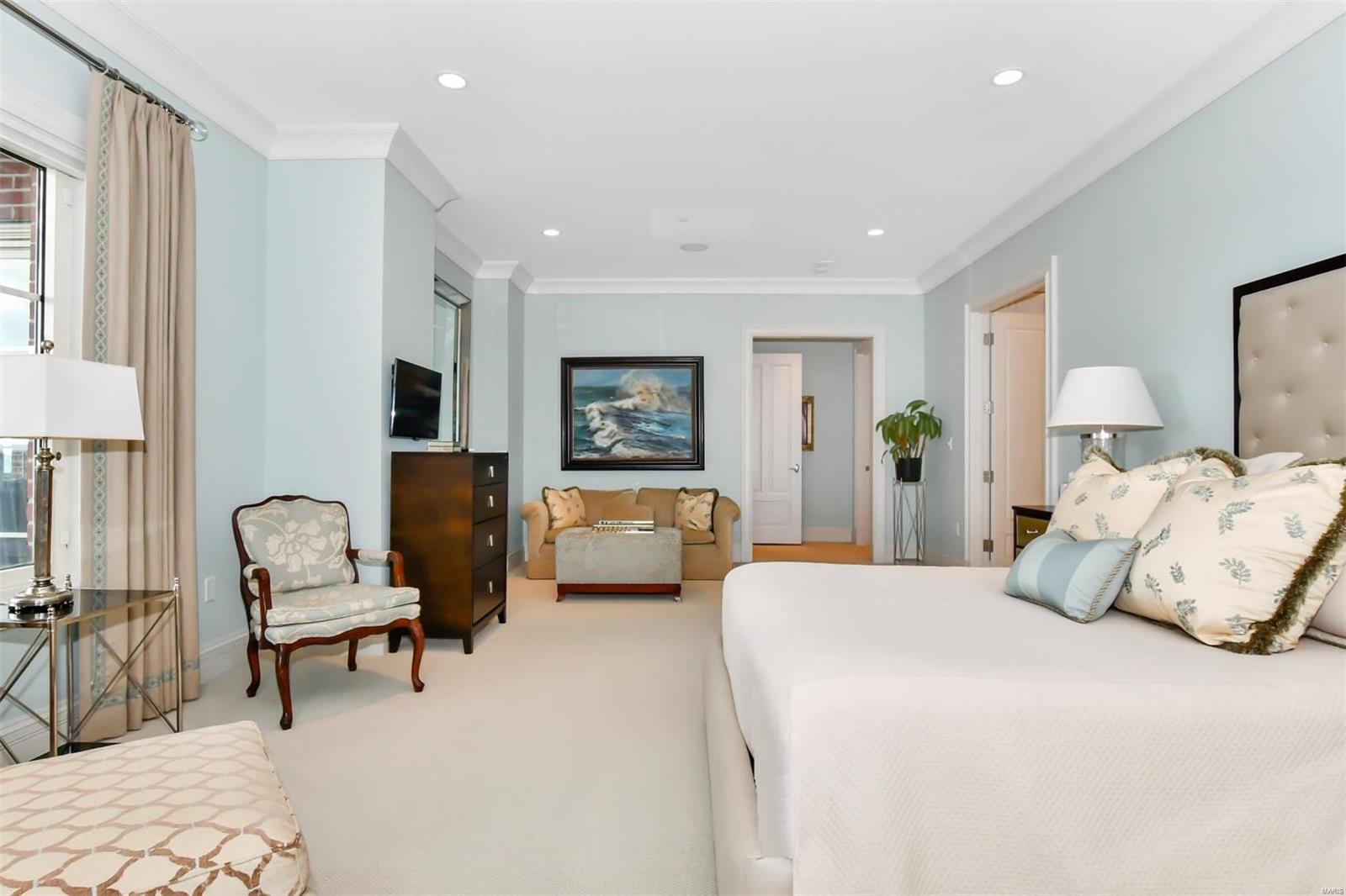 Plaza In Clayton A Condo The - Residential