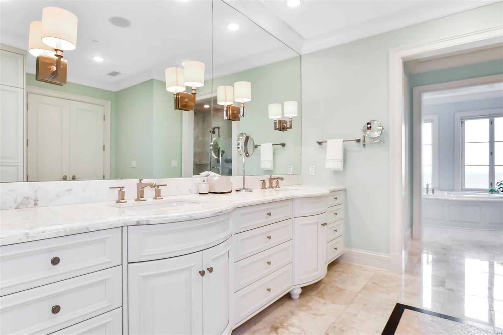 Plaza In Clayton A Condo The - Residential