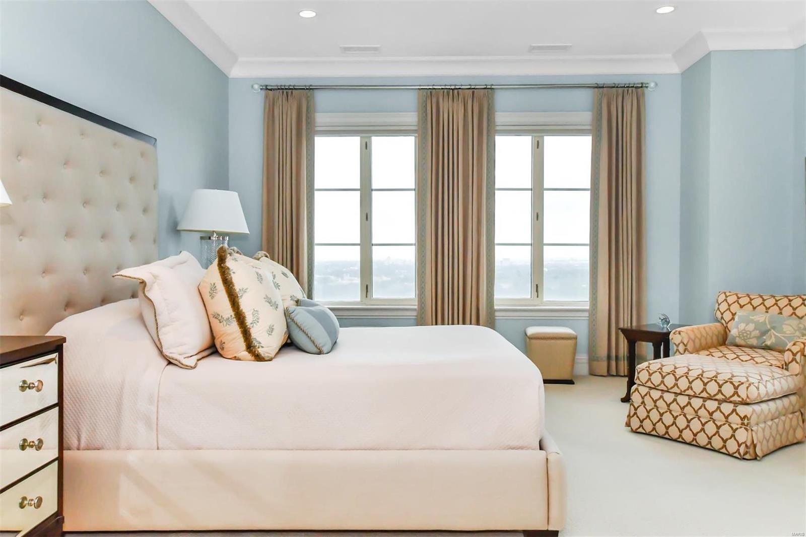 Plaza In Clayton A Condo The - Residential