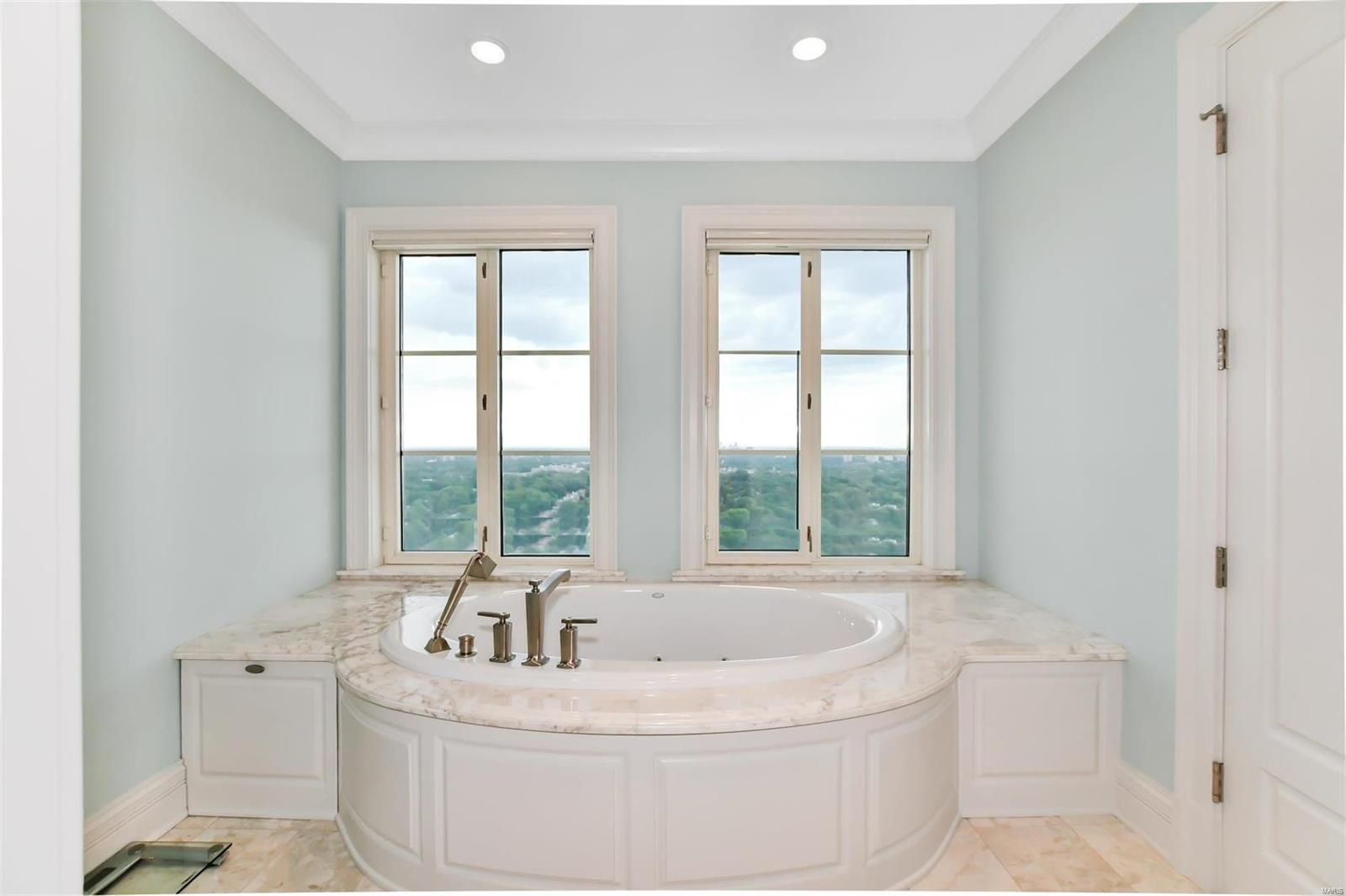 Plaza In Clayton A Condo The - Residential