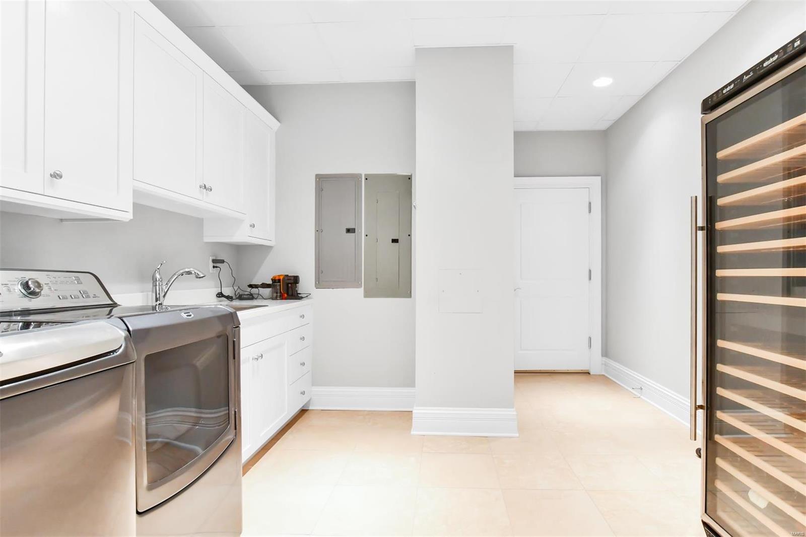 Plaza In Clayton A Condo The - Residential