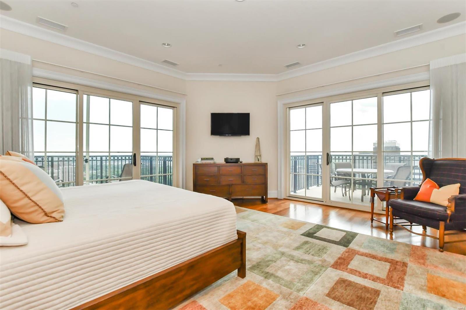 Plaza In Clayton A Condo The - Residential