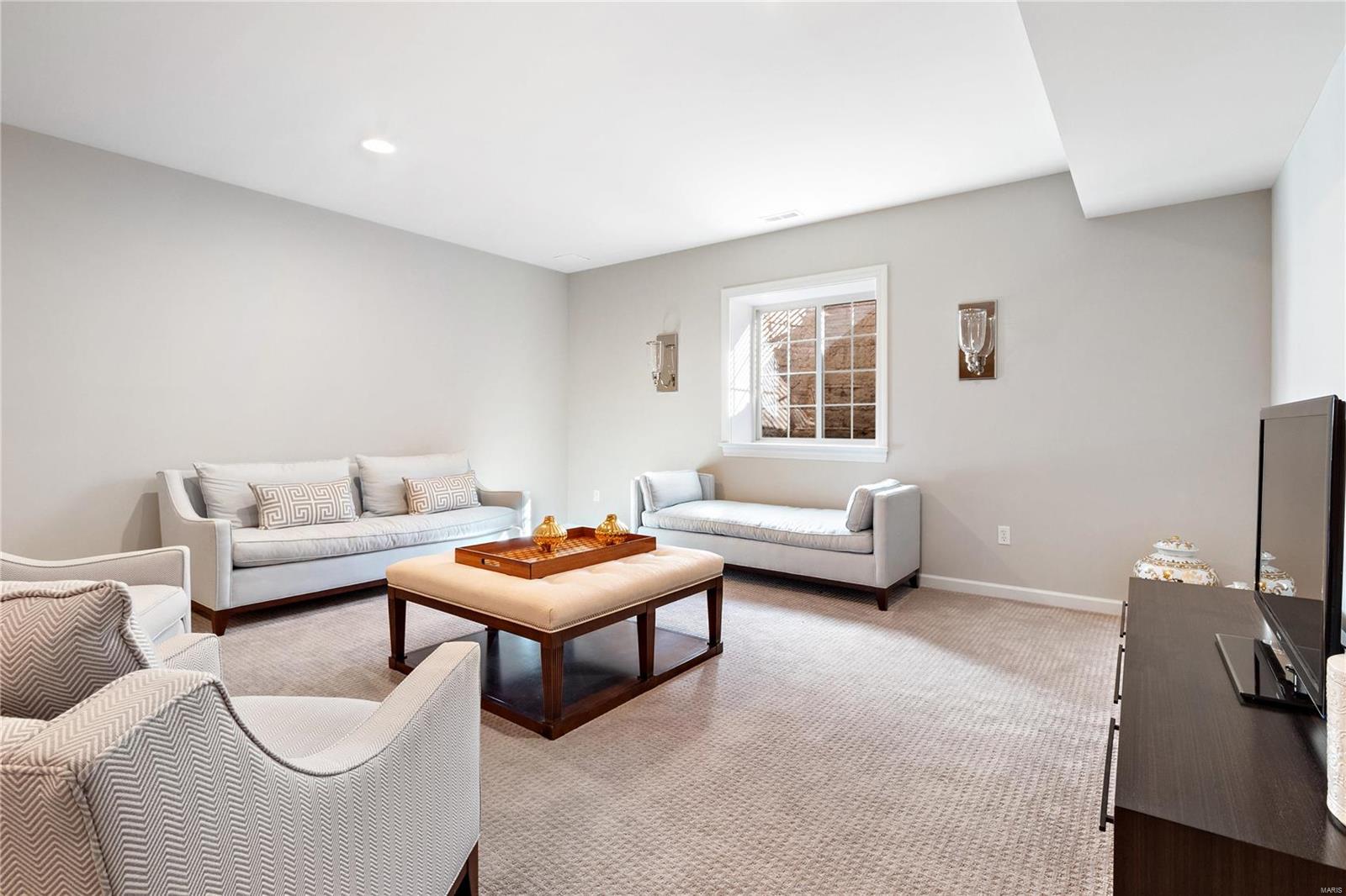 Woods Of Ladue The - Residential