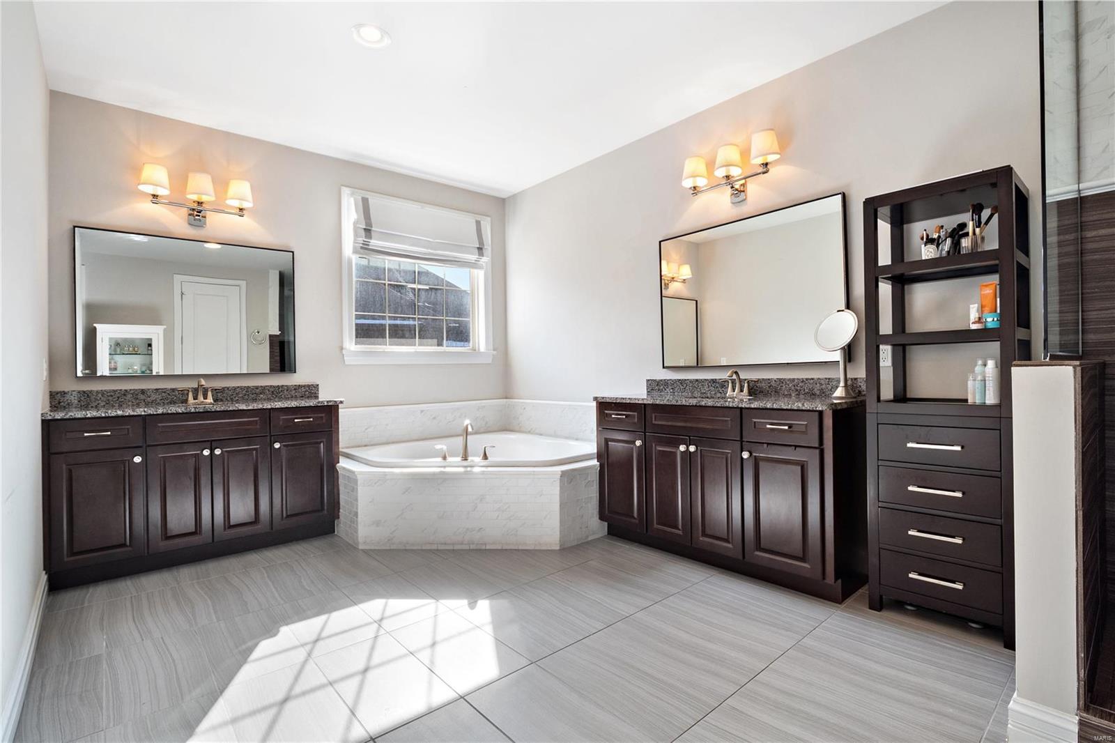 Woods Of Ladue The - Residential